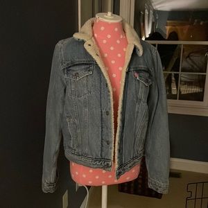 Women’s original Levi trucker jacket size large NWT